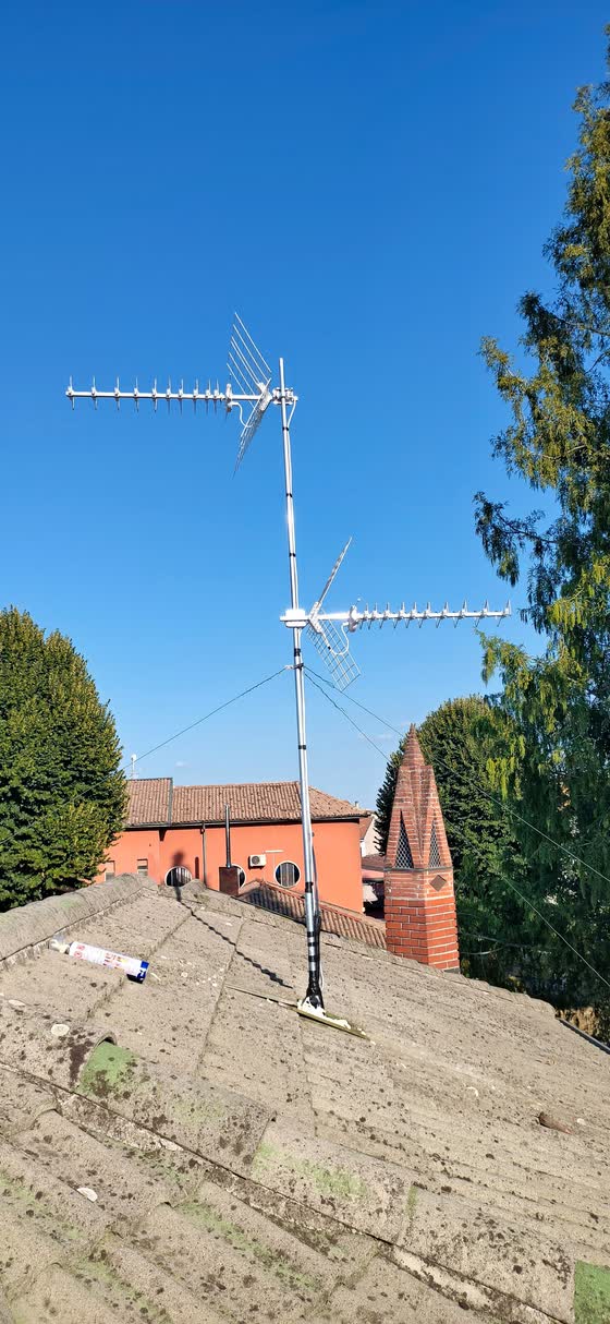 Antenna TV installata sul tetto