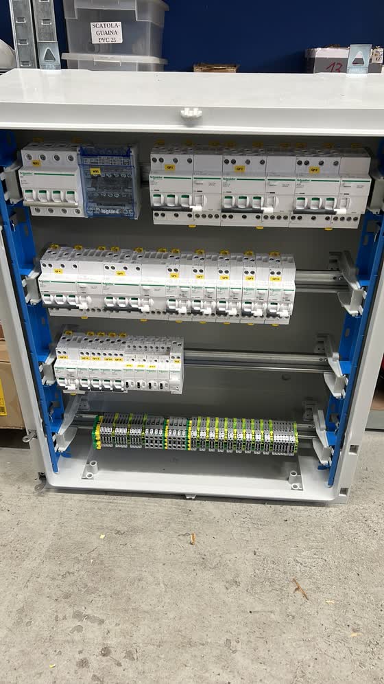 Quadro elettrico Schneider Electric, vista dall'alto