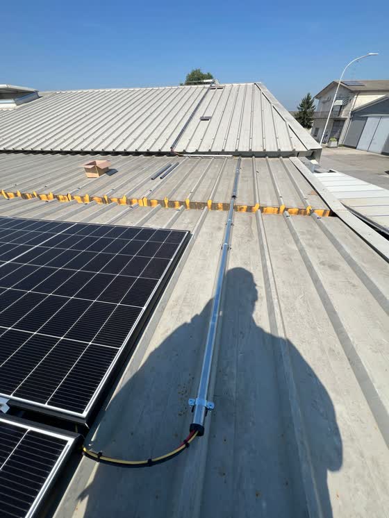 Pannelli fotovoltaici sul tetto, altra vista